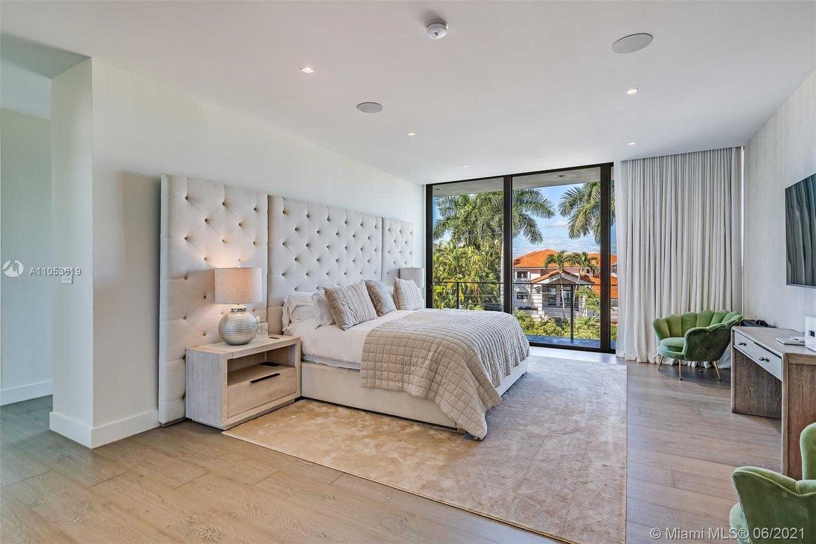 Small Image of 420 NORTH HIBISCUS DR, Miami Beach Number 7