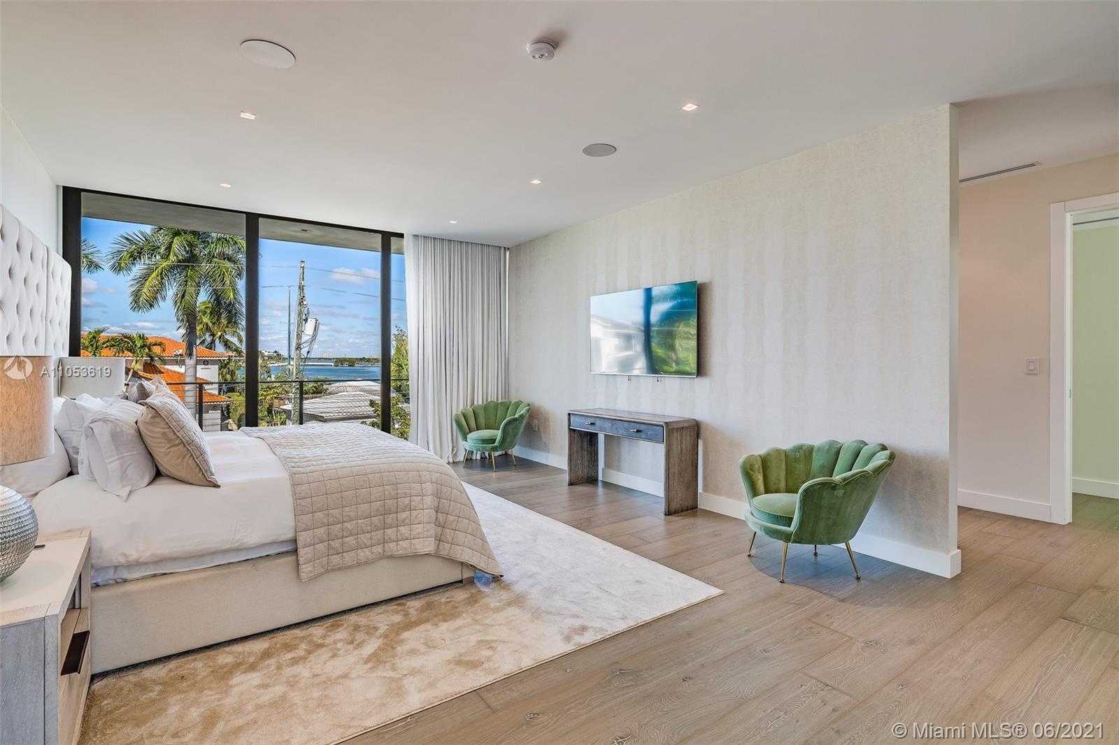 Small Image of 420 NORTH HIBISCUS DR, Miami Beach Number 8