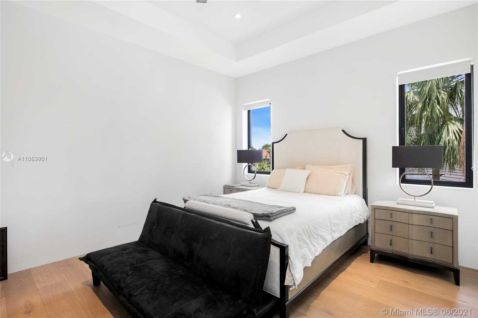 Small Image of 13843 LE BATEAU ISLES, Palm Beach Gardens Number 48