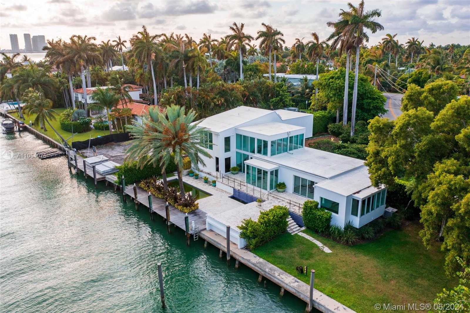 Small Image of 2288 SUNSET DR, Miami Beach Number 13