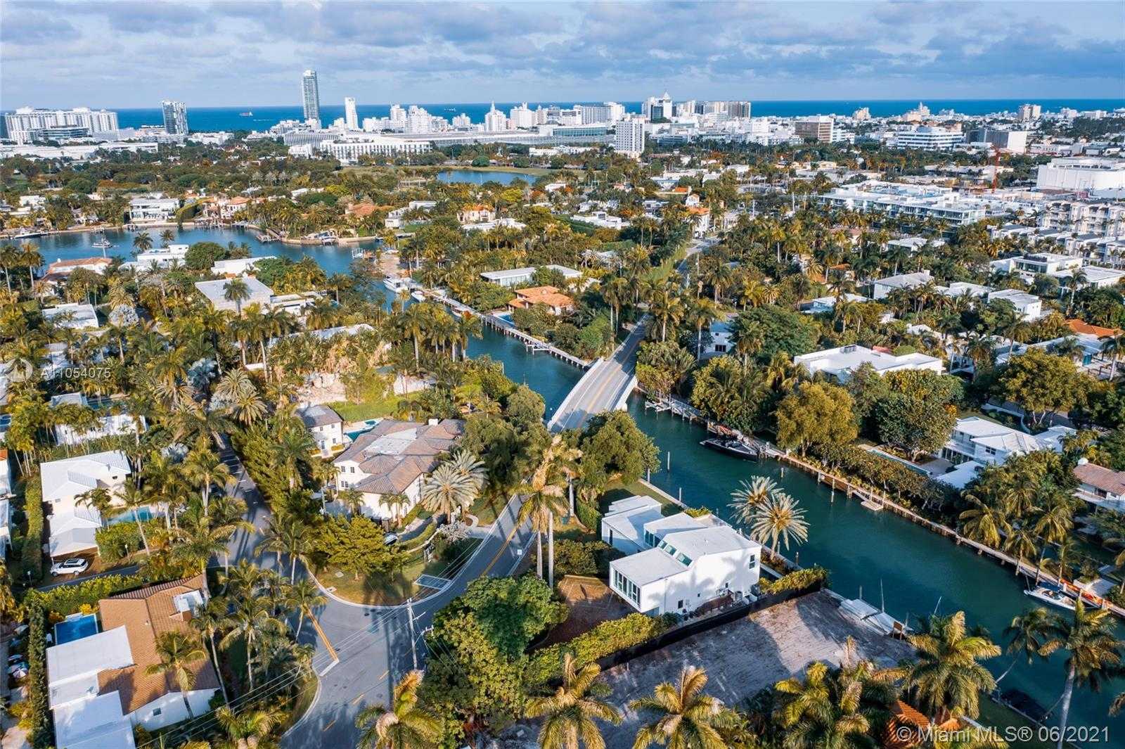 Small Image of 2288 SUNSET DR, Miami Beach Number 14