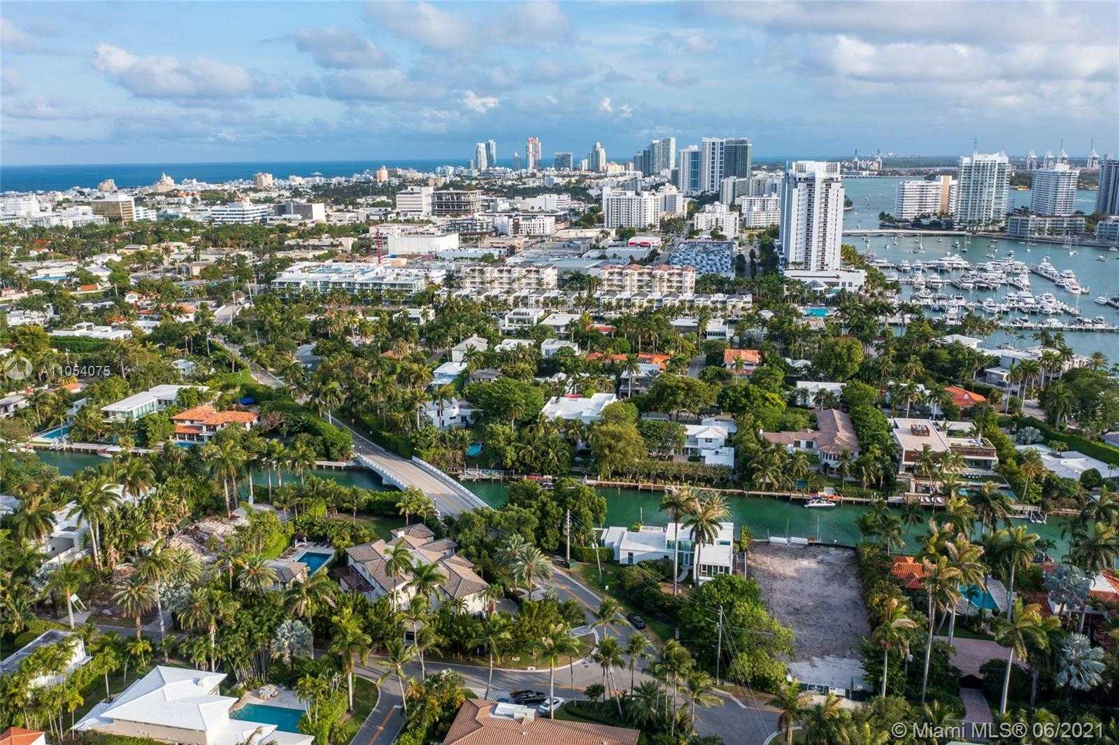 Small Image of 2288 SUNSET DR, Miami Beach Number 15