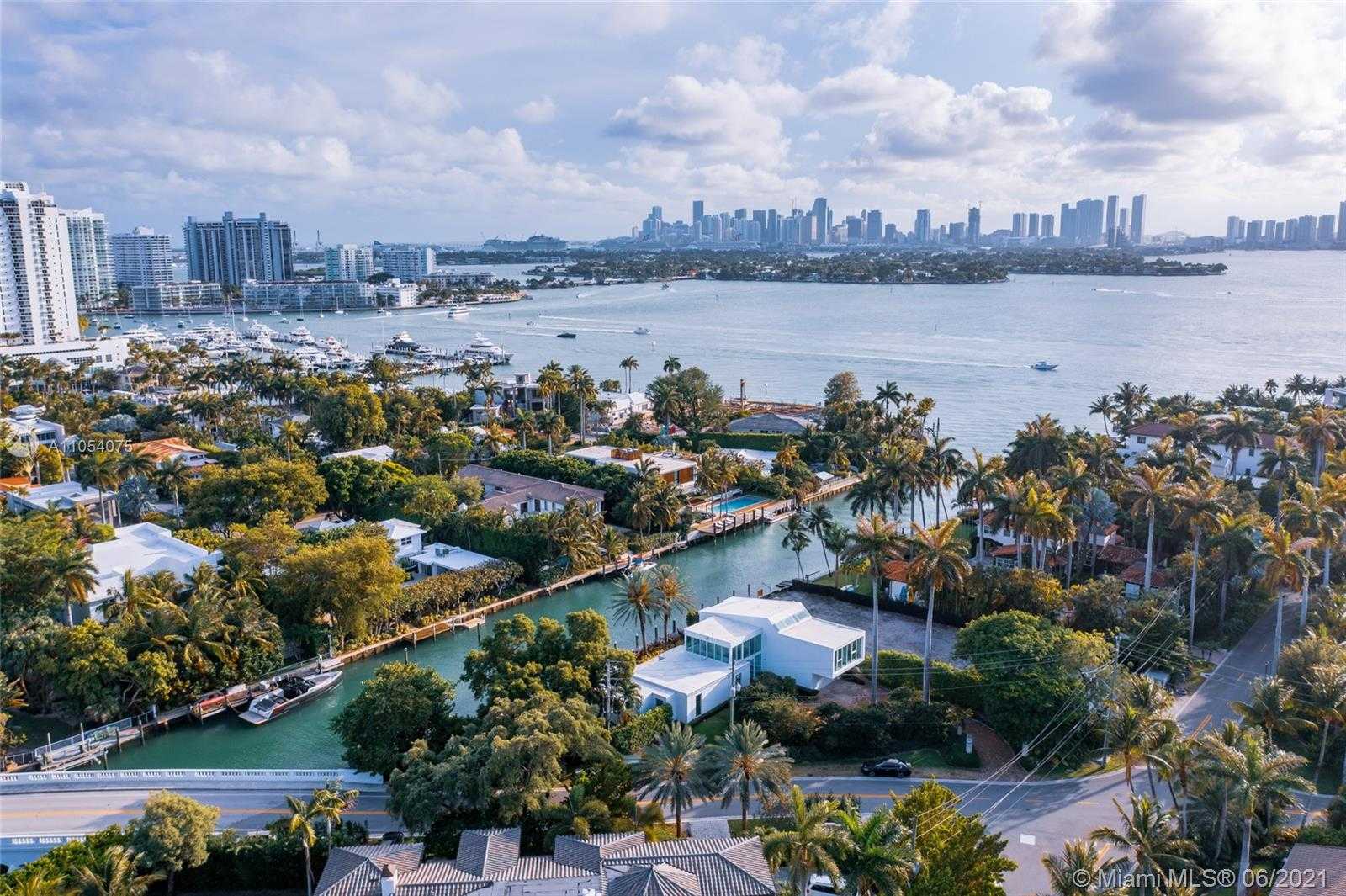 Small Image of 2288 SUNSET DR, Miami Beach Number 16