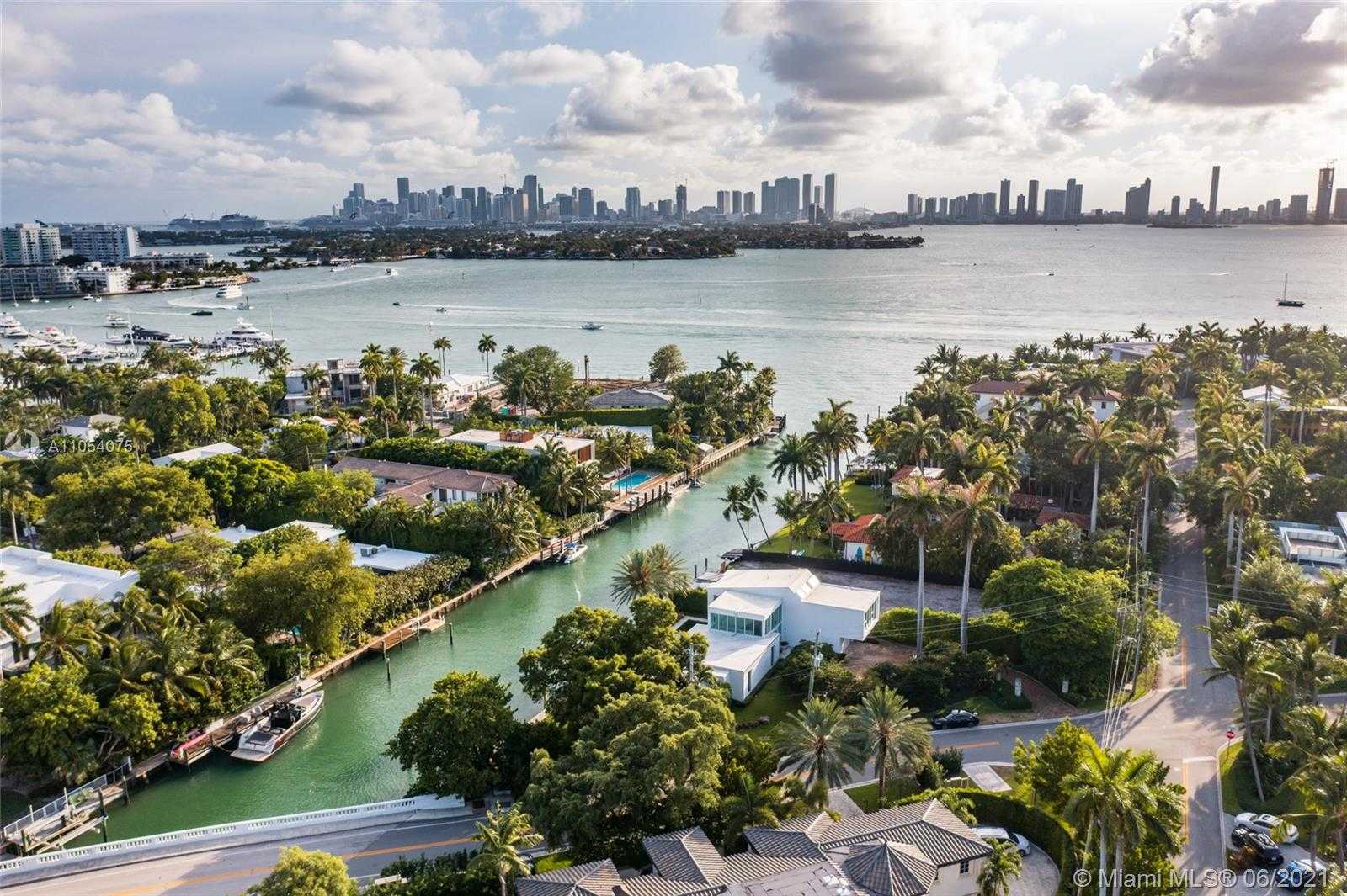 Small Image of 2288 SUNSET DR, Miami Beach Number 17