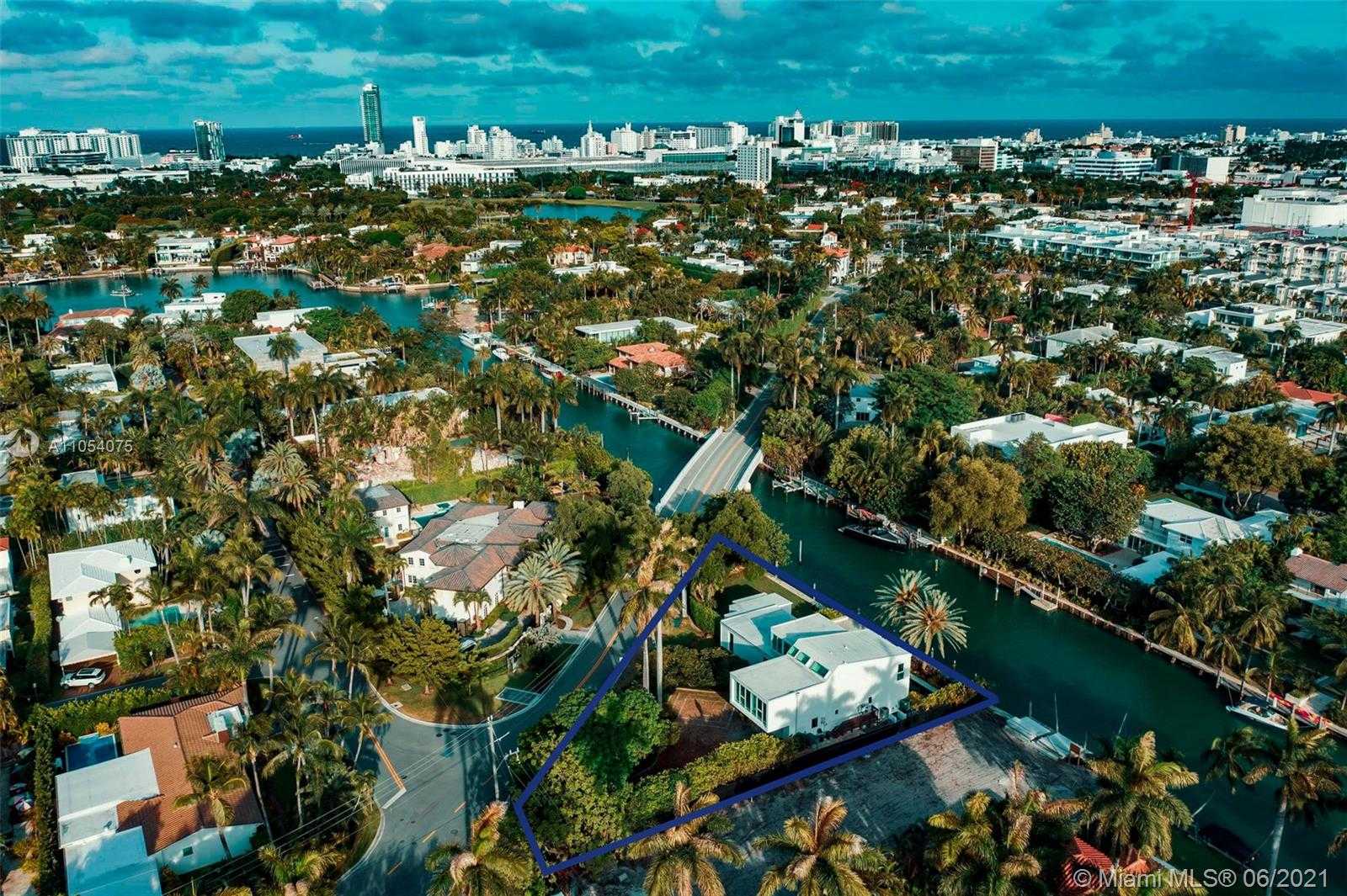 Small Image of 2288 SUNSET DR, Miami Beach Number 18