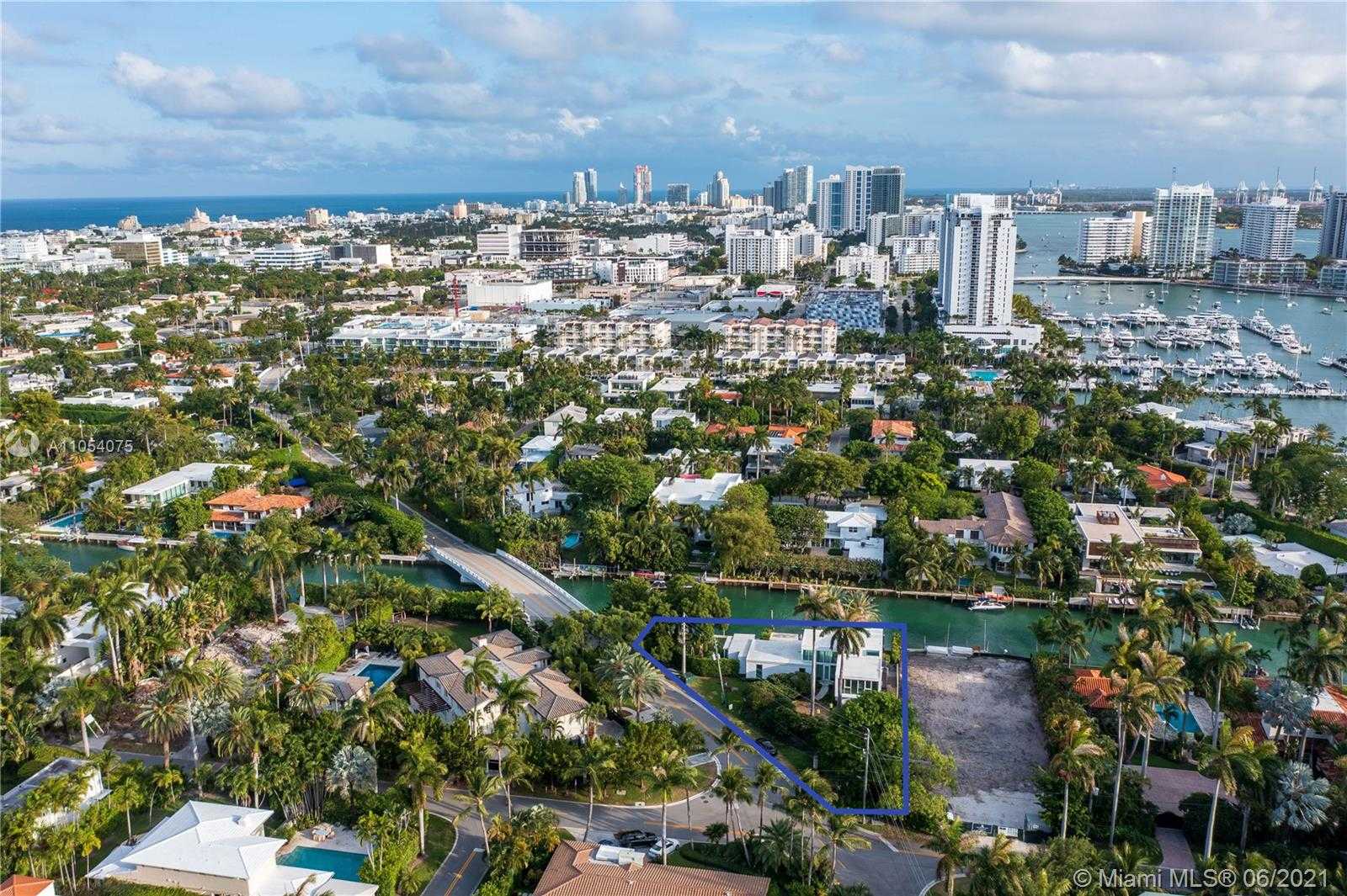 Small Image of 2288 SUNSET DR, Miami Beach Number 19
