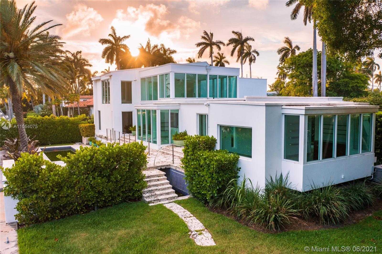 Small Image of 2288 SUNSET DR, Miami Beach Number 21