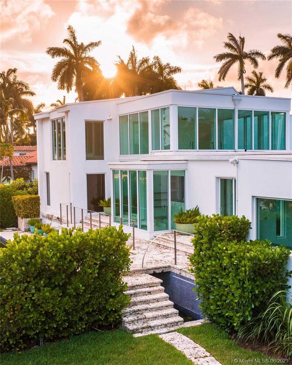Small Image of 2288 SUNSET DR, Miami Beach Number 24
