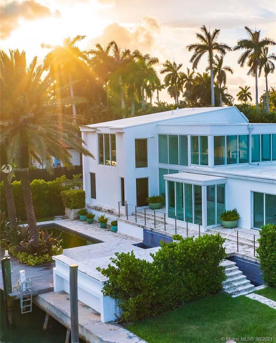 Small Image of 2288 SUNSET DR, Miami Beach Number 25