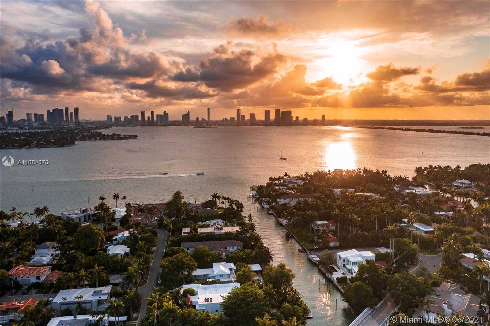Small Image of 2288 SUNSET DR, Miami Beach Number 26