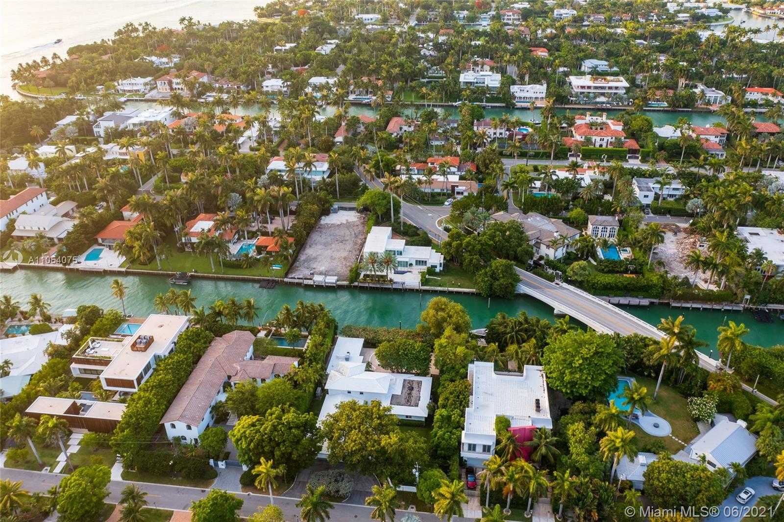 Small Image of 2288 SUNSET DR, Miami Beach Number 27