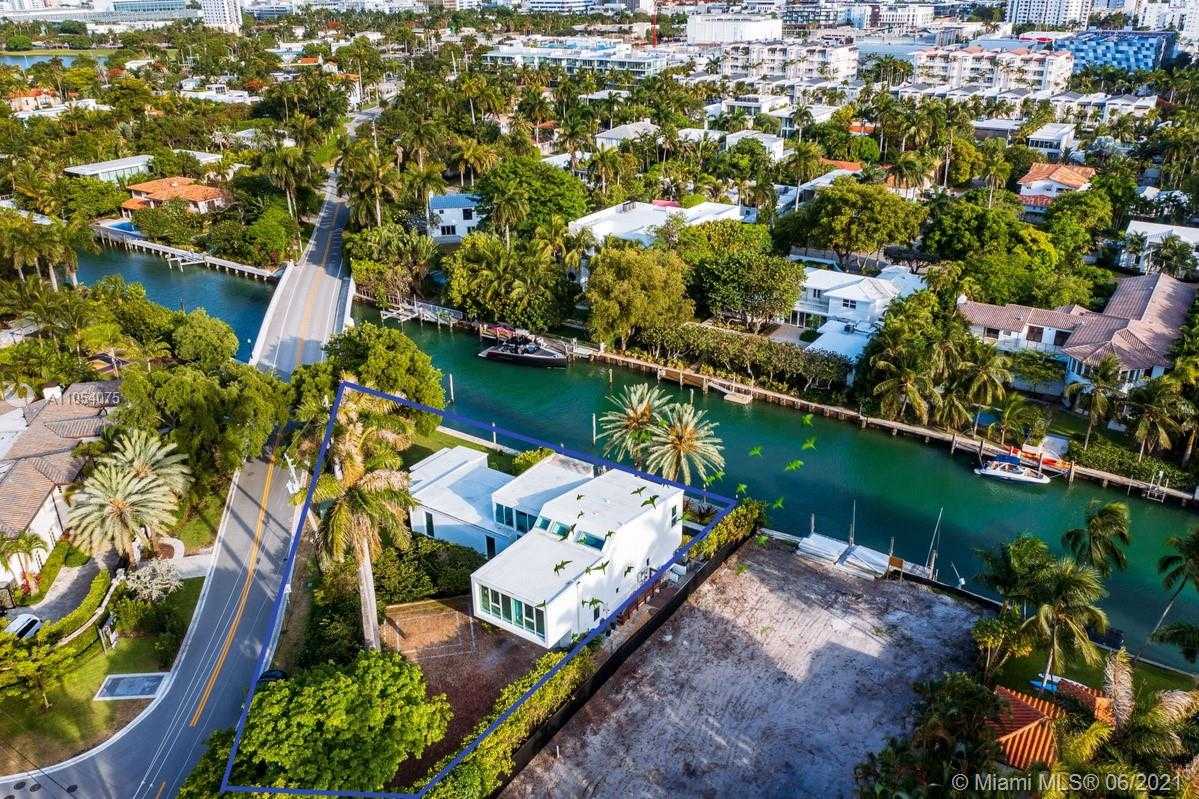 Small Image of 2288 SUNSET DR, Miami Beach Number 4