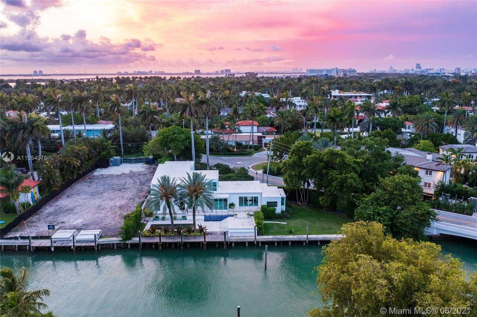 Small Image of 2288 SUNSET DR, Miami Beach Number 5