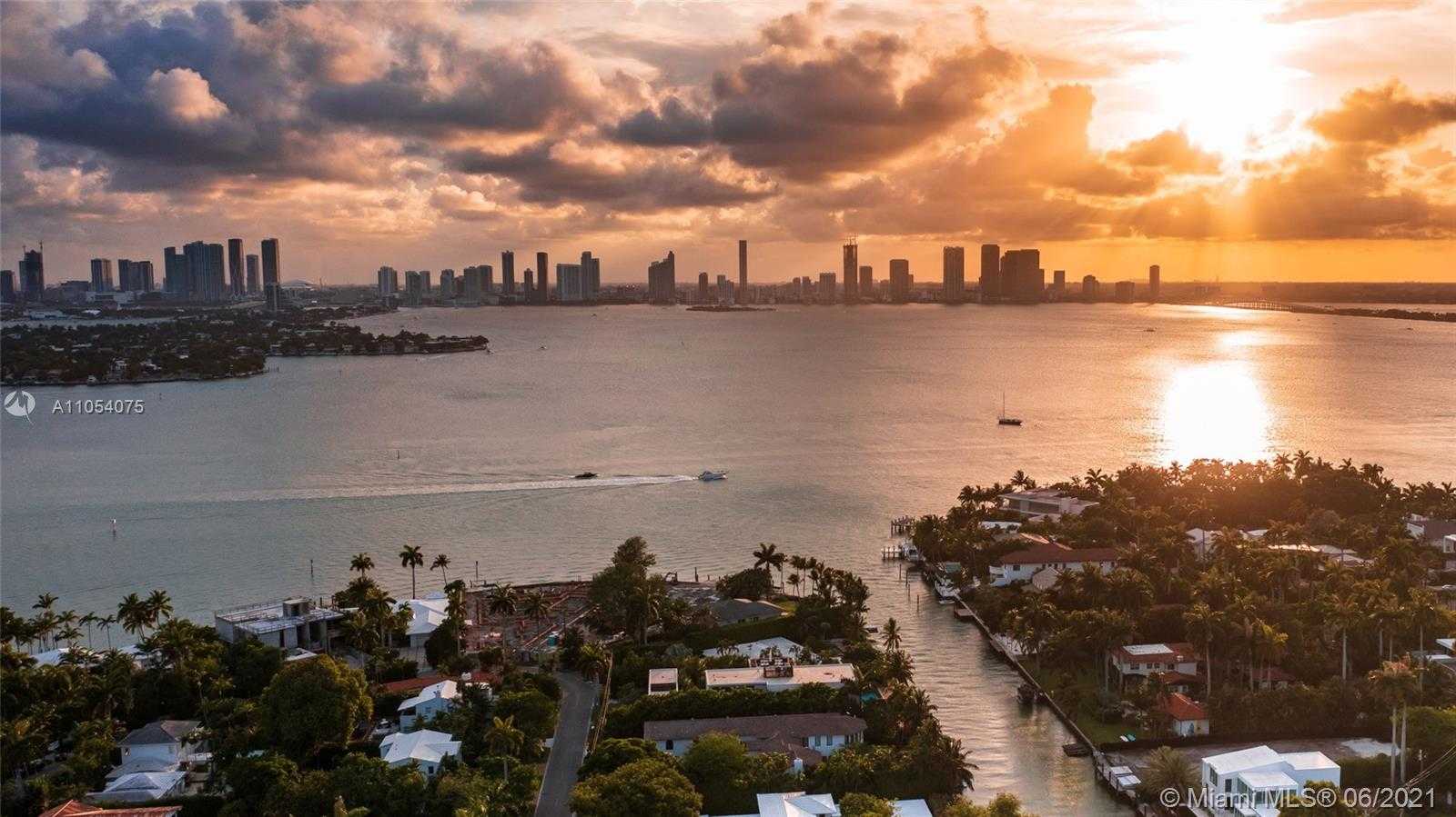 Small Image of 2288 SUNSET DR, Miami Beach Number 7