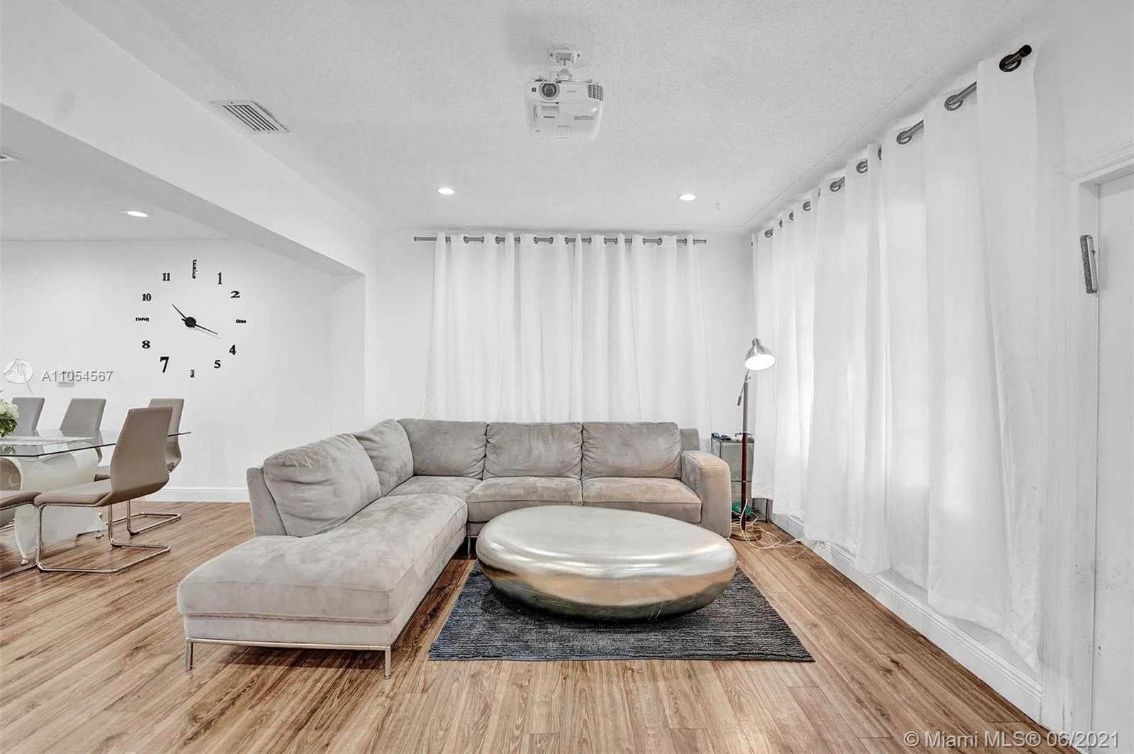 Small Image of 4208 WEST PARK RD, Hollywood Number 2
