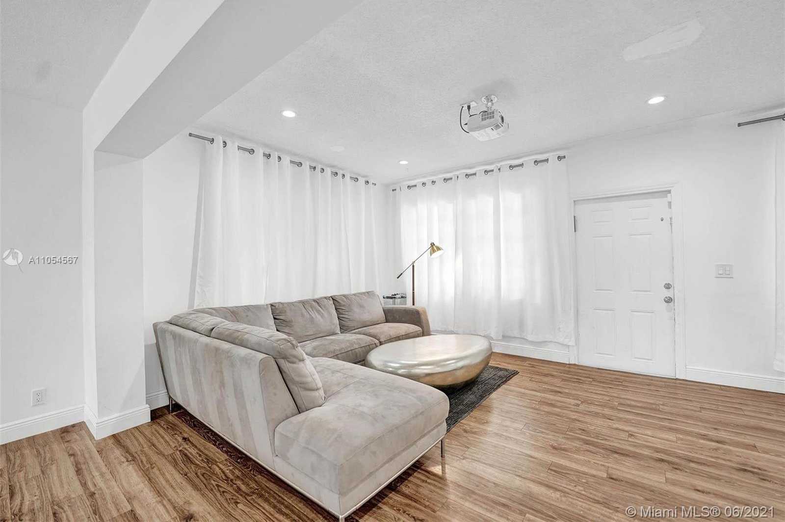 Small Image of 4208 WEST PARK RD, Hollywood Number 3
