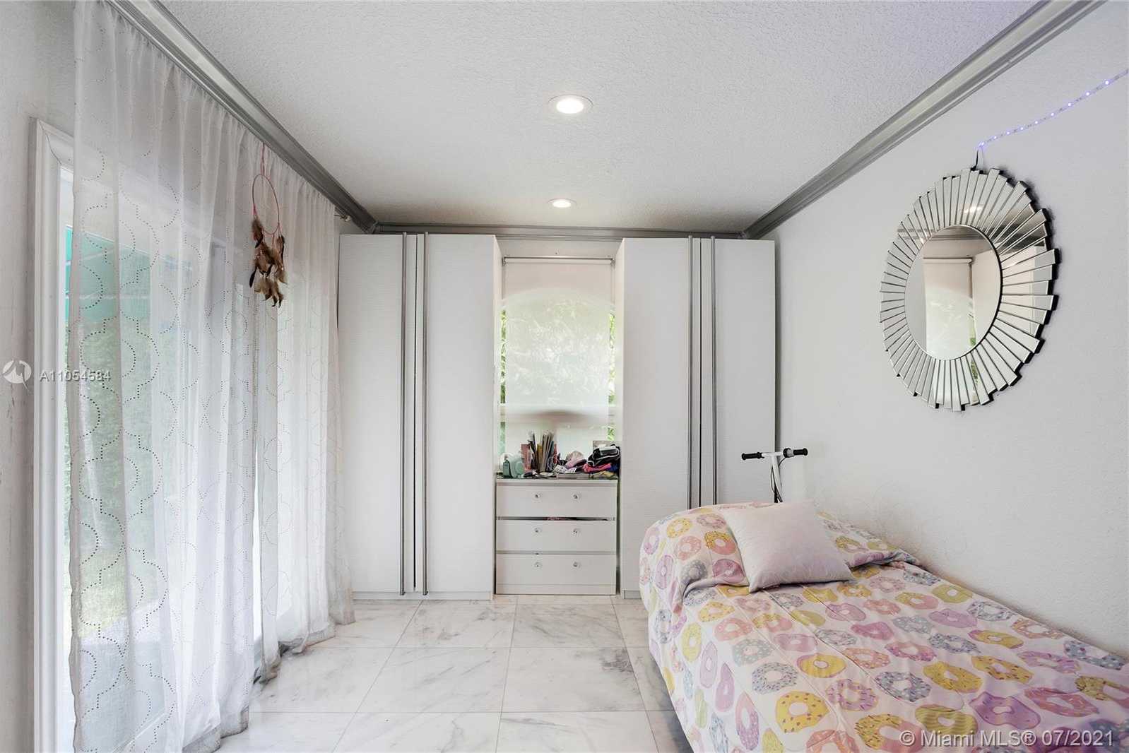 Small Image of 1740 71ST ST, Miami Beach Number 14