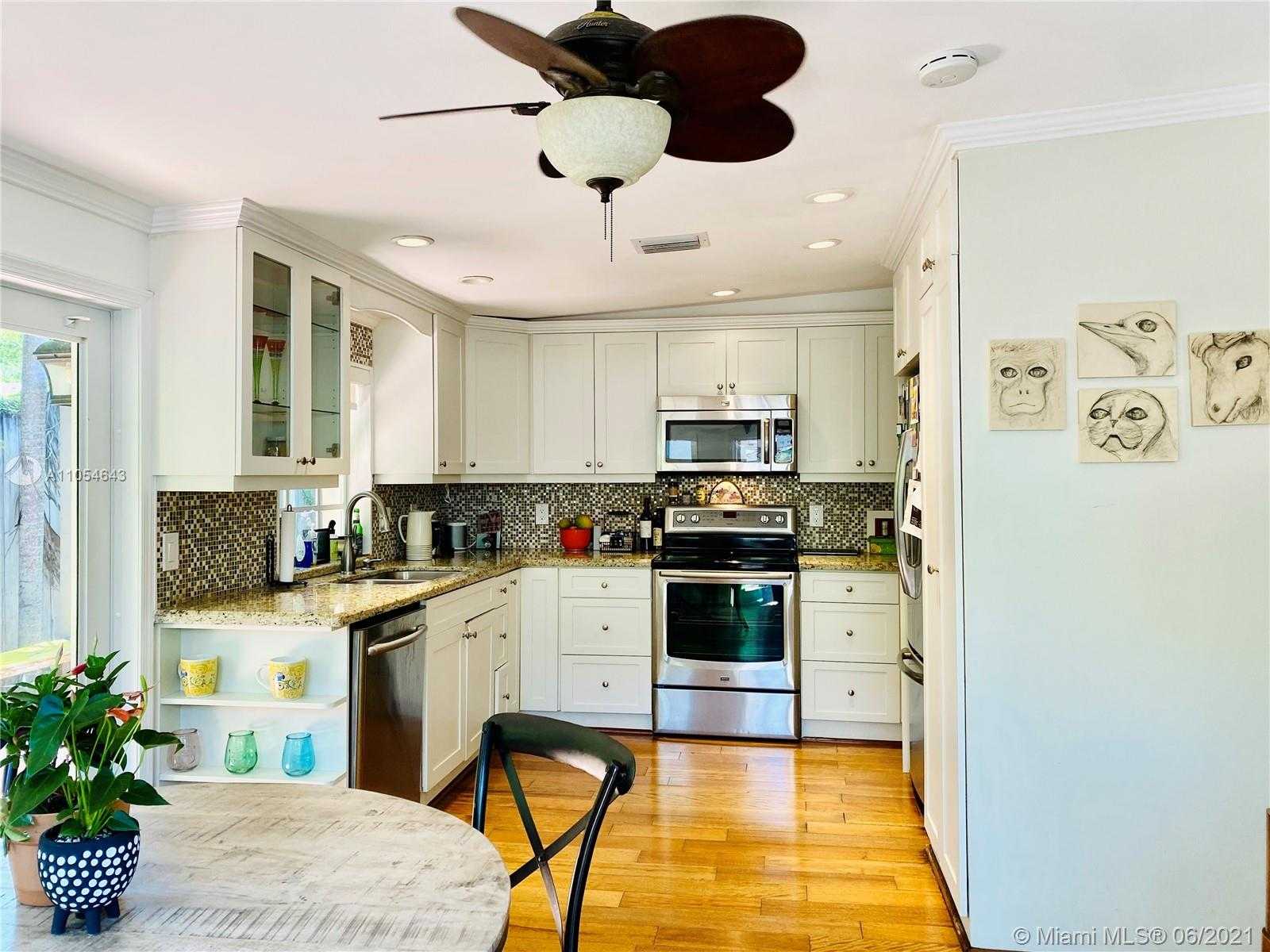 Small Image of 2519 TEQUESTA LN, Miami Number 11