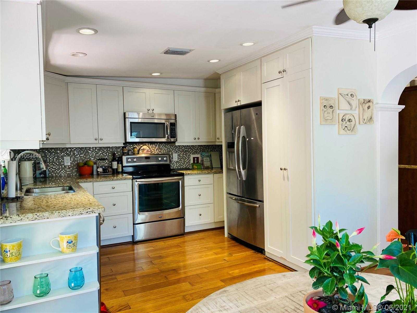 Small Image of 2519 TEQUESTA LN, Miami Number 12