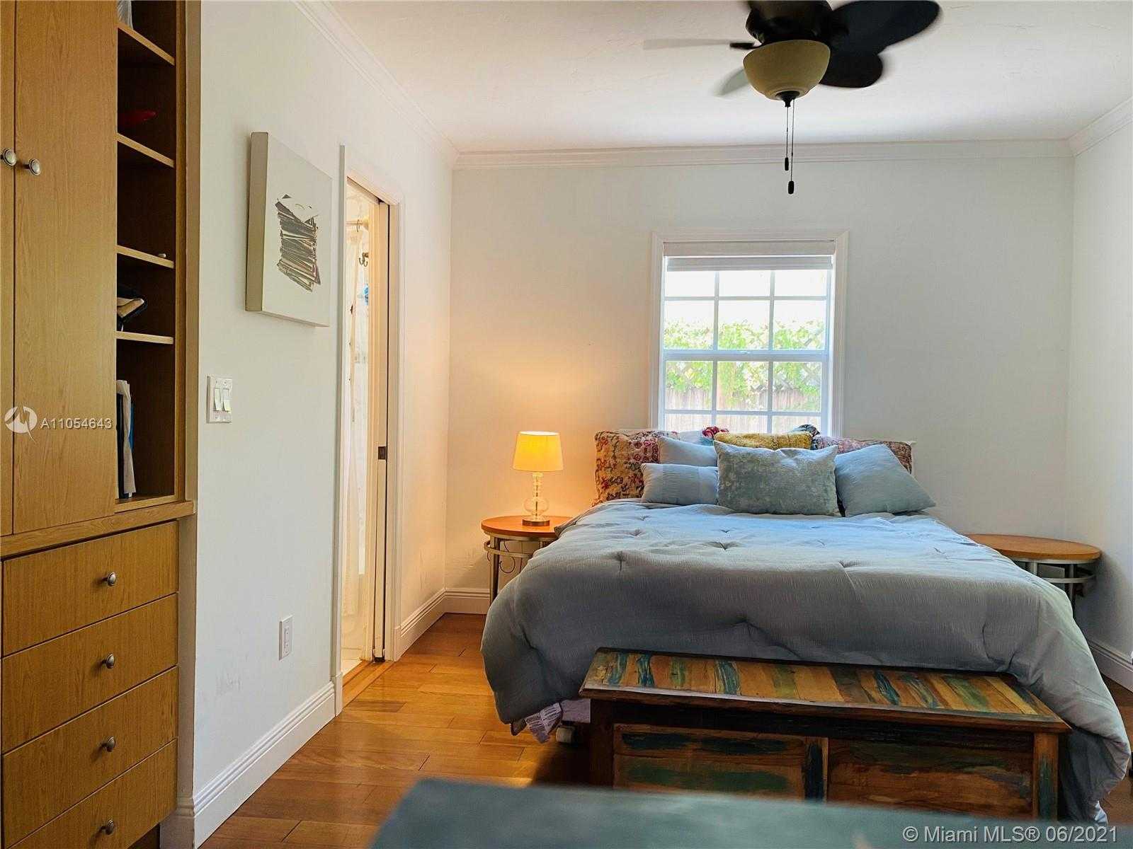 Small Image of 2519 TEQUESTA LN, Miami Number 13