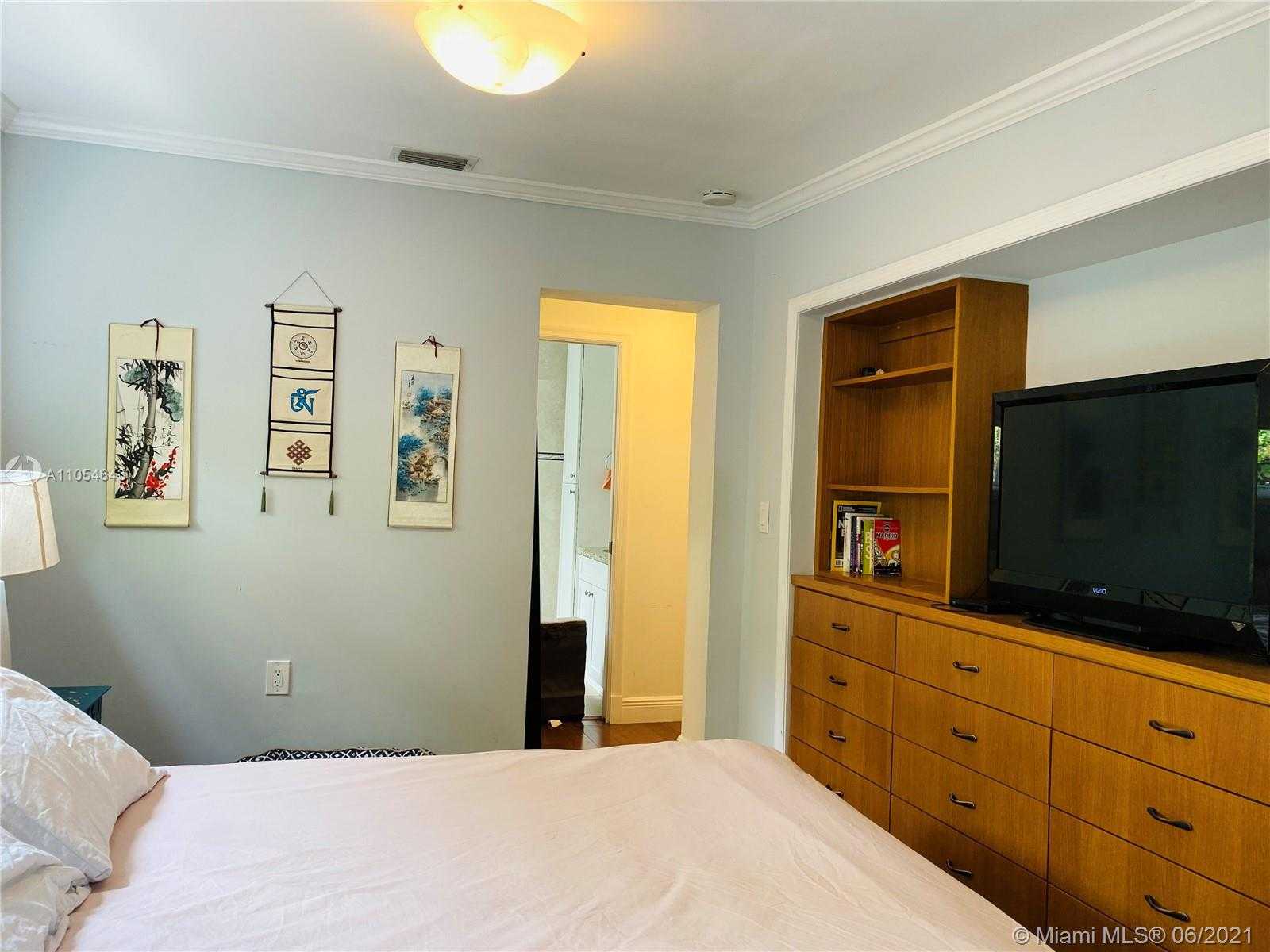 Small Image of 2519 TEQUESTA LN, Miami Number 16