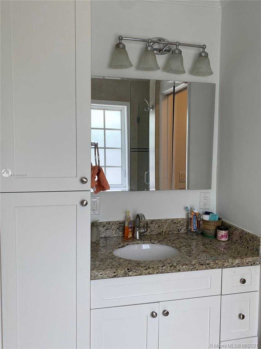 Small Image of 2519 TEQUESTA LN, Miami Number 19