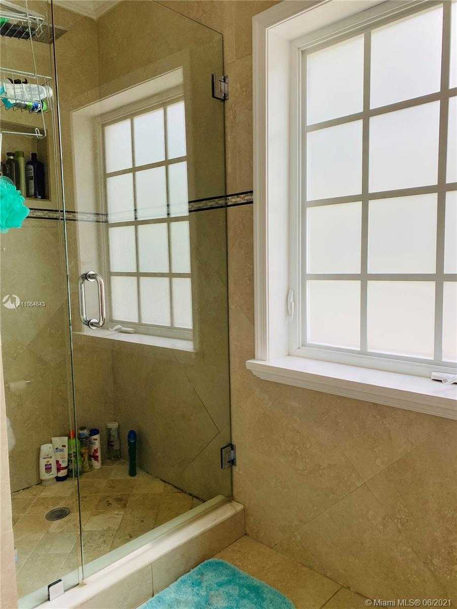 Small Image of 2519 TEQUESTA LN, Miami Number 20