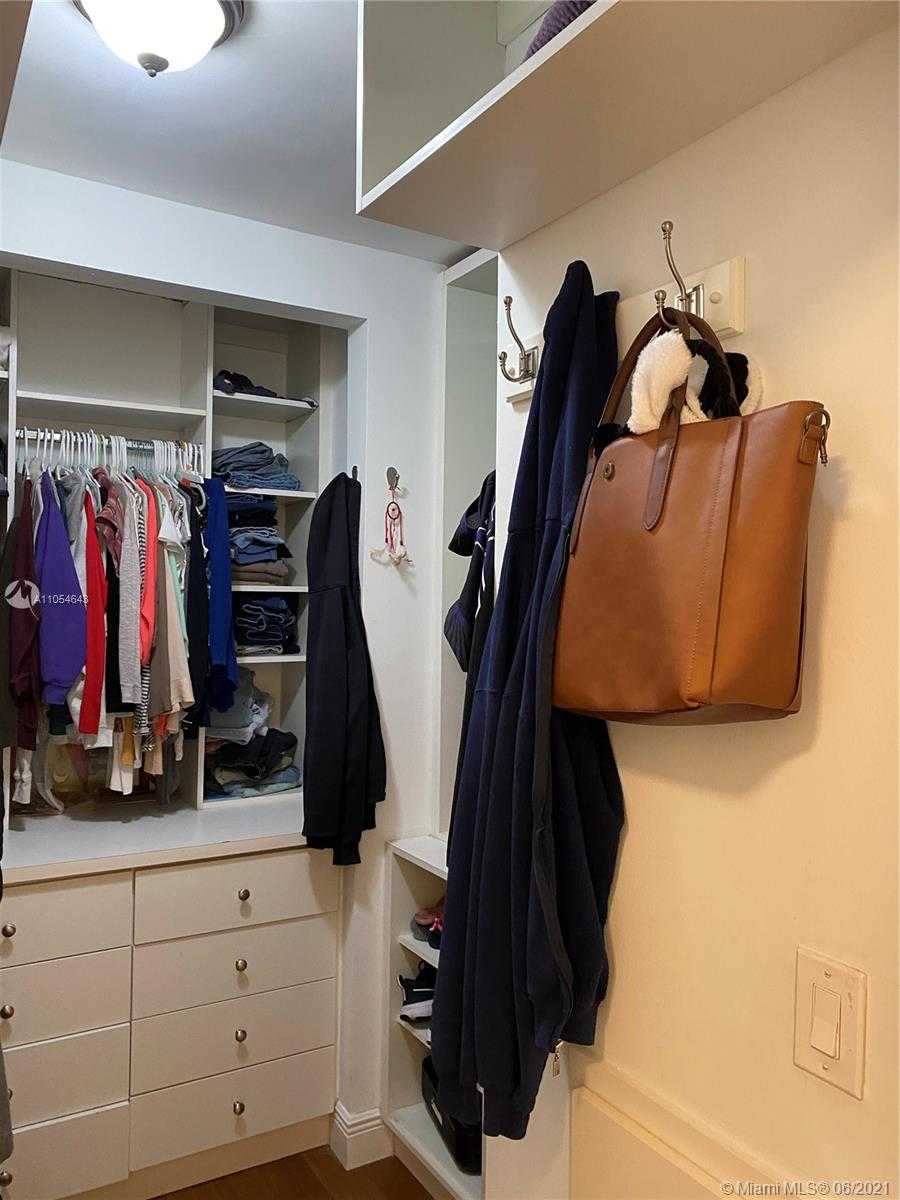 Small Image of 2519 TEQUESTA LN, Miami Number 22