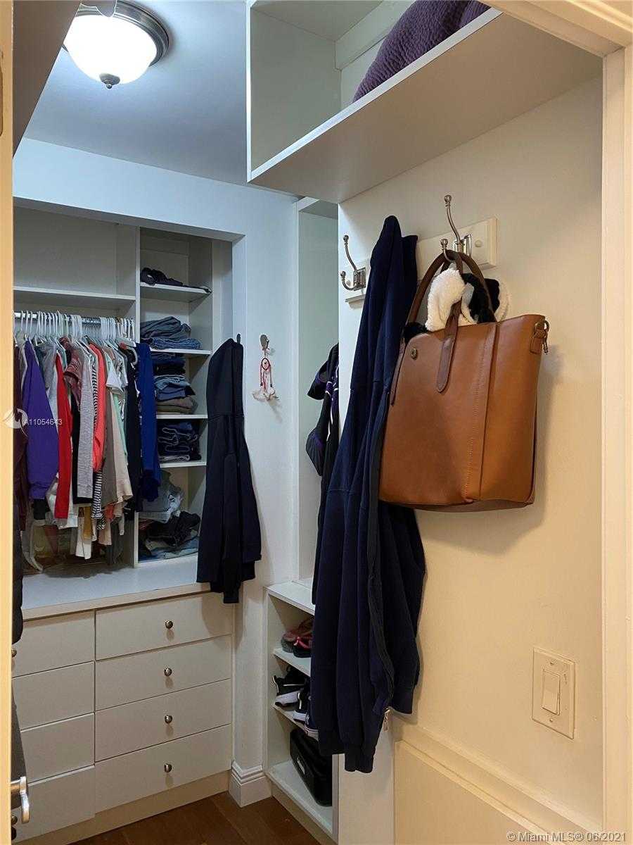 Small Image of 2519 TEQUESTA LN, Miami Number 23