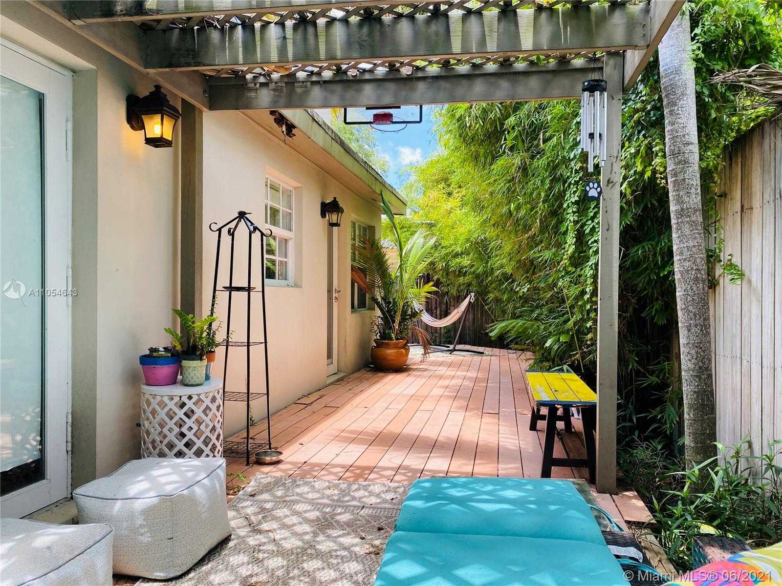 Small Image of 2519 TEQUESTA LN, Miami Number 24