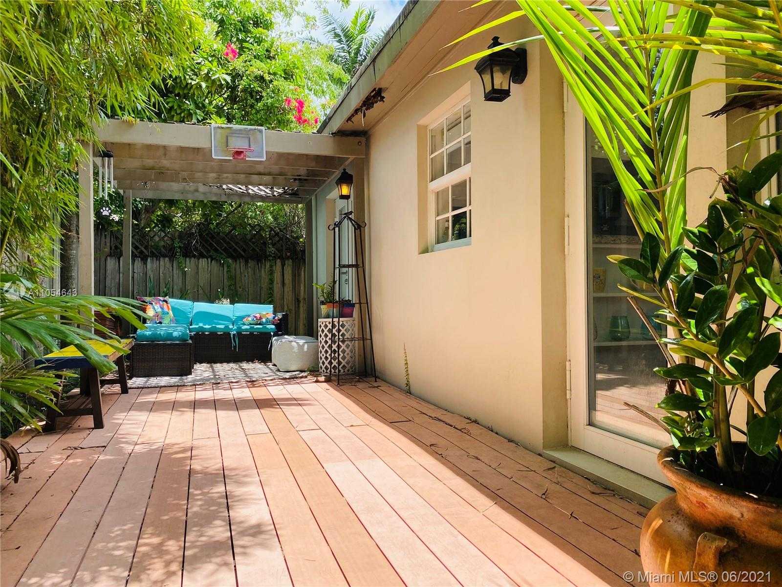Small Image of 2519 TEQUESTA LN, Miami Number 26