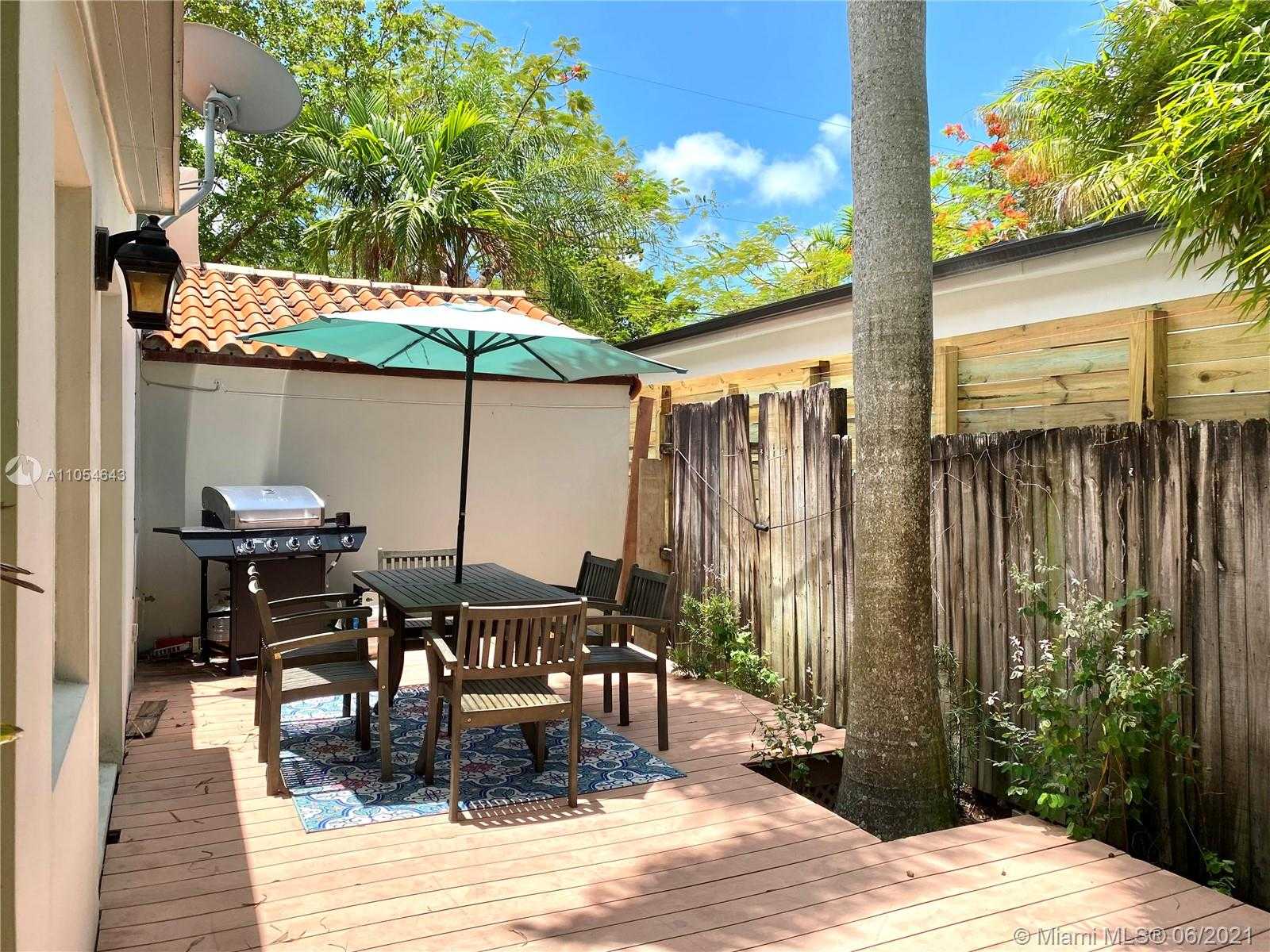 Small Image of 2519 TEQUESTA LN, Miami Number 29