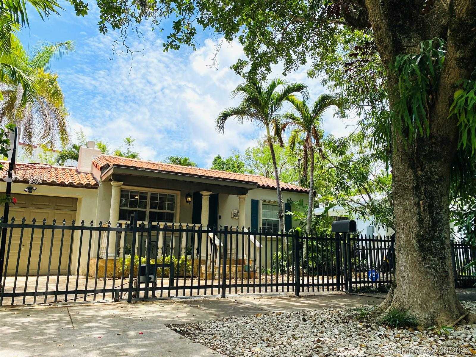 Small Image of 2519 TEQUESTA LN, Miami Number 3