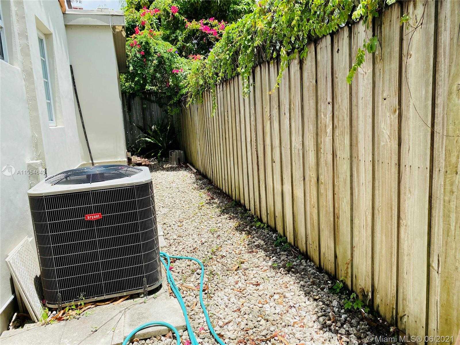 Small Image of 2519 TEQUESTA LN, Miami Number 31