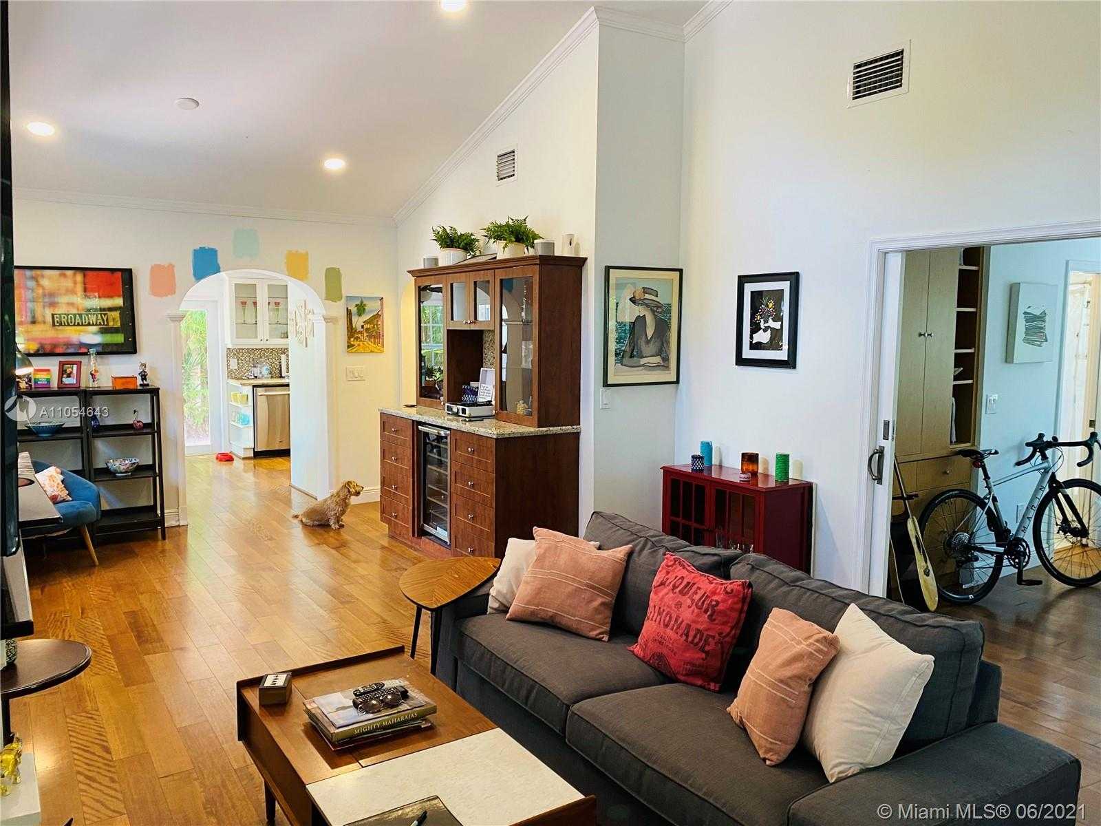 Small Image of 2519 TEQUESTA LN, Miami Number 4