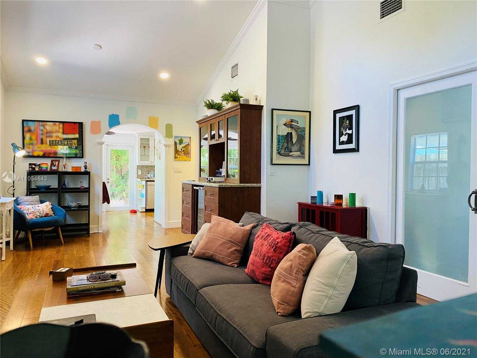 Small Image of 2519 TEQUESTA LN, Miami Number 5