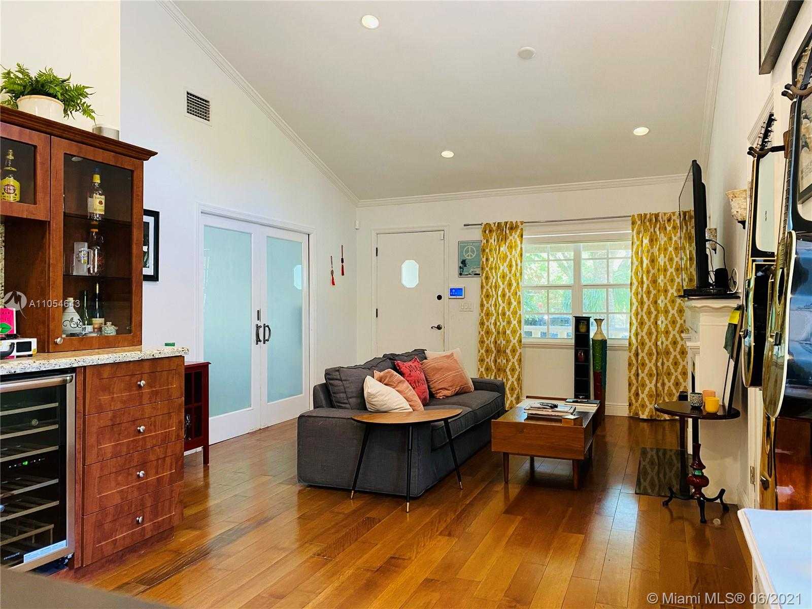 Small Image of 2519 TEQUESTA LN, Miami Number 8
