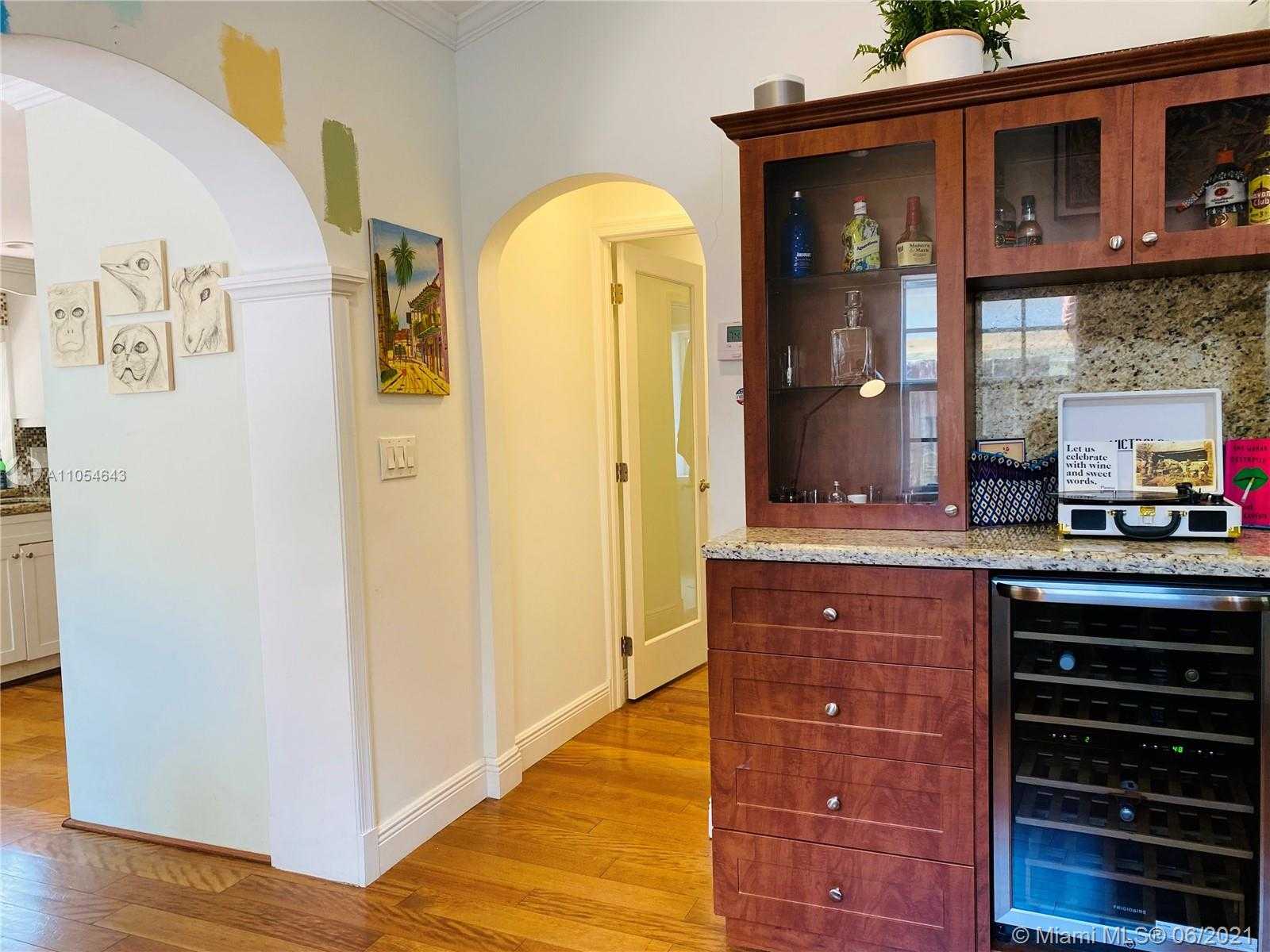 Small Image of 2519 TEQUESTA LN, Miami Number 9