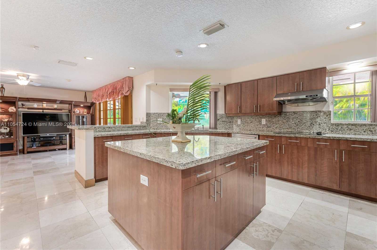 Small Image of 10800 SOUTH WEST 67TH AVE, Pinecrest Number 19