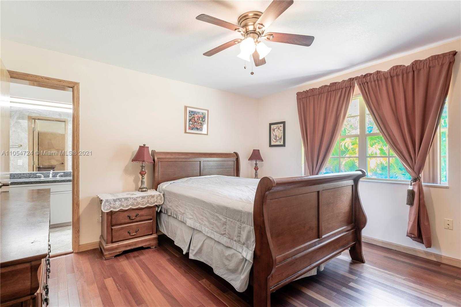 Small Image of 10800 SOUTH WEST 67TH AVE, Pinecrest Number 30