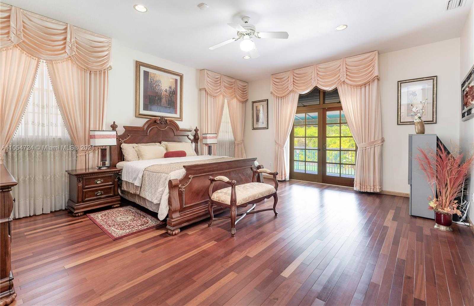 Small Image of 10800 SOUTH WEST 67TH AVE, Pinecrest Number 38