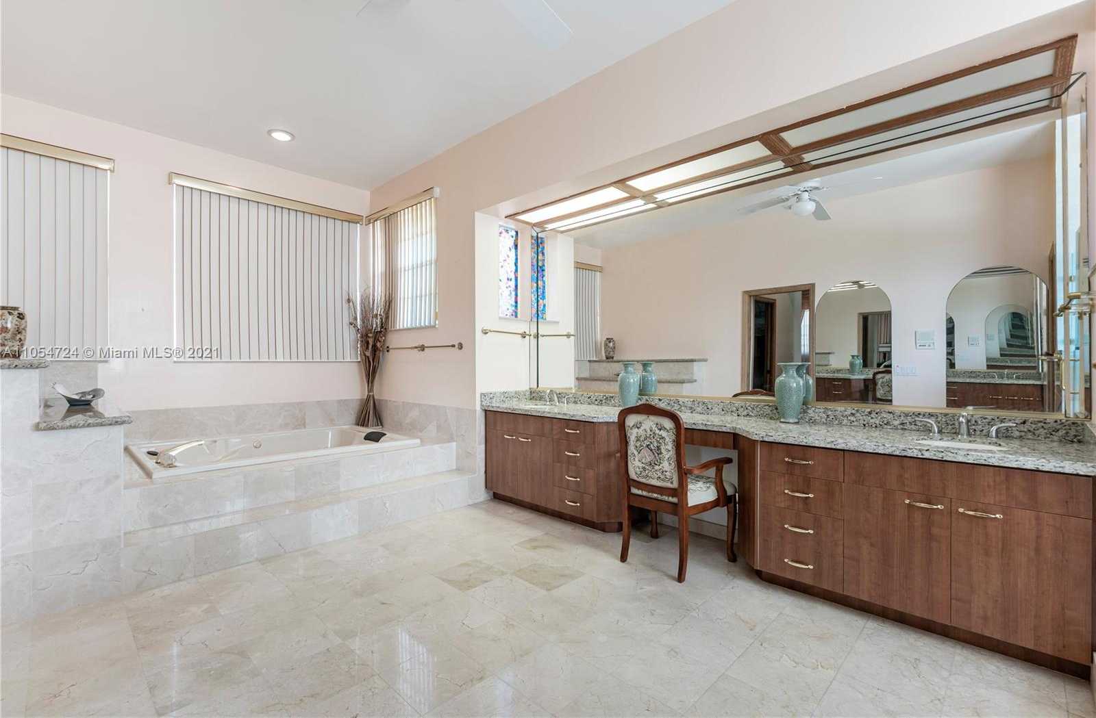 Small Image of 10800 SOUTH WEST 67TH AVE, Pinecrest Number 41