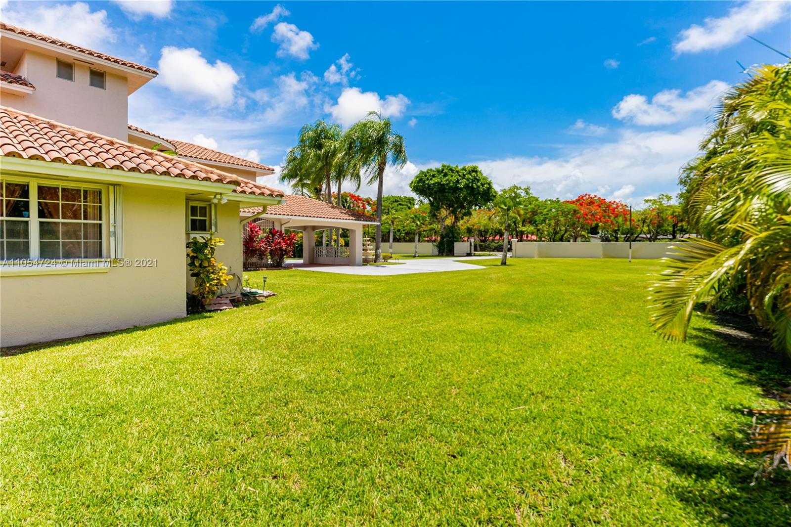 Small Image of 10800 SOUTH WEST 67TH AVE, Pinecrest Number 54