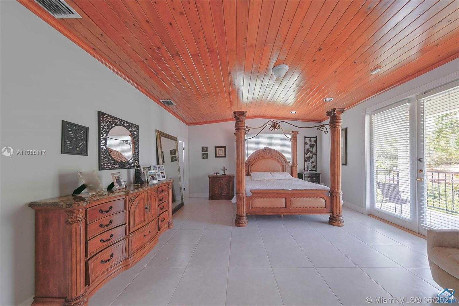 Small Image of 5940 SOUTH WEST 79 ST, South Miami Number 10