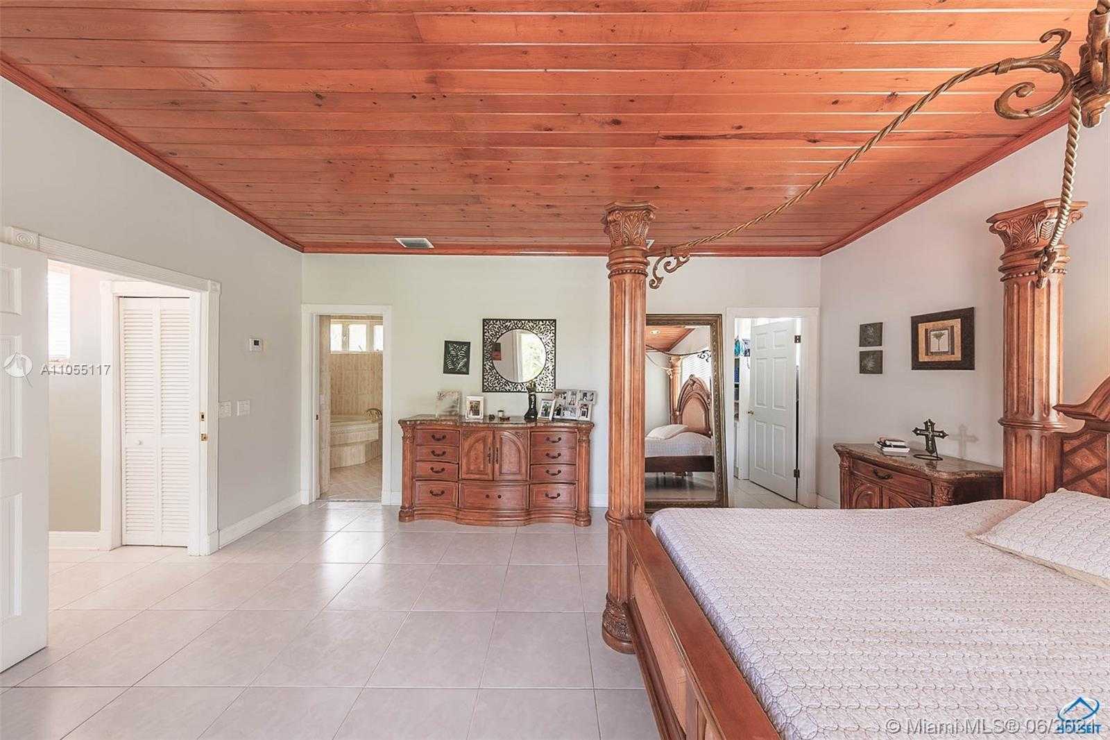 Small Image of 5940 SOUTH WEST 79 ST, South Miami Number 11