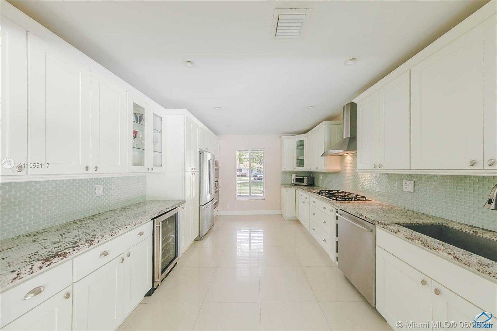 Small Image of 5940 SOUTH WEST 79 ST, South Miami Number 13
