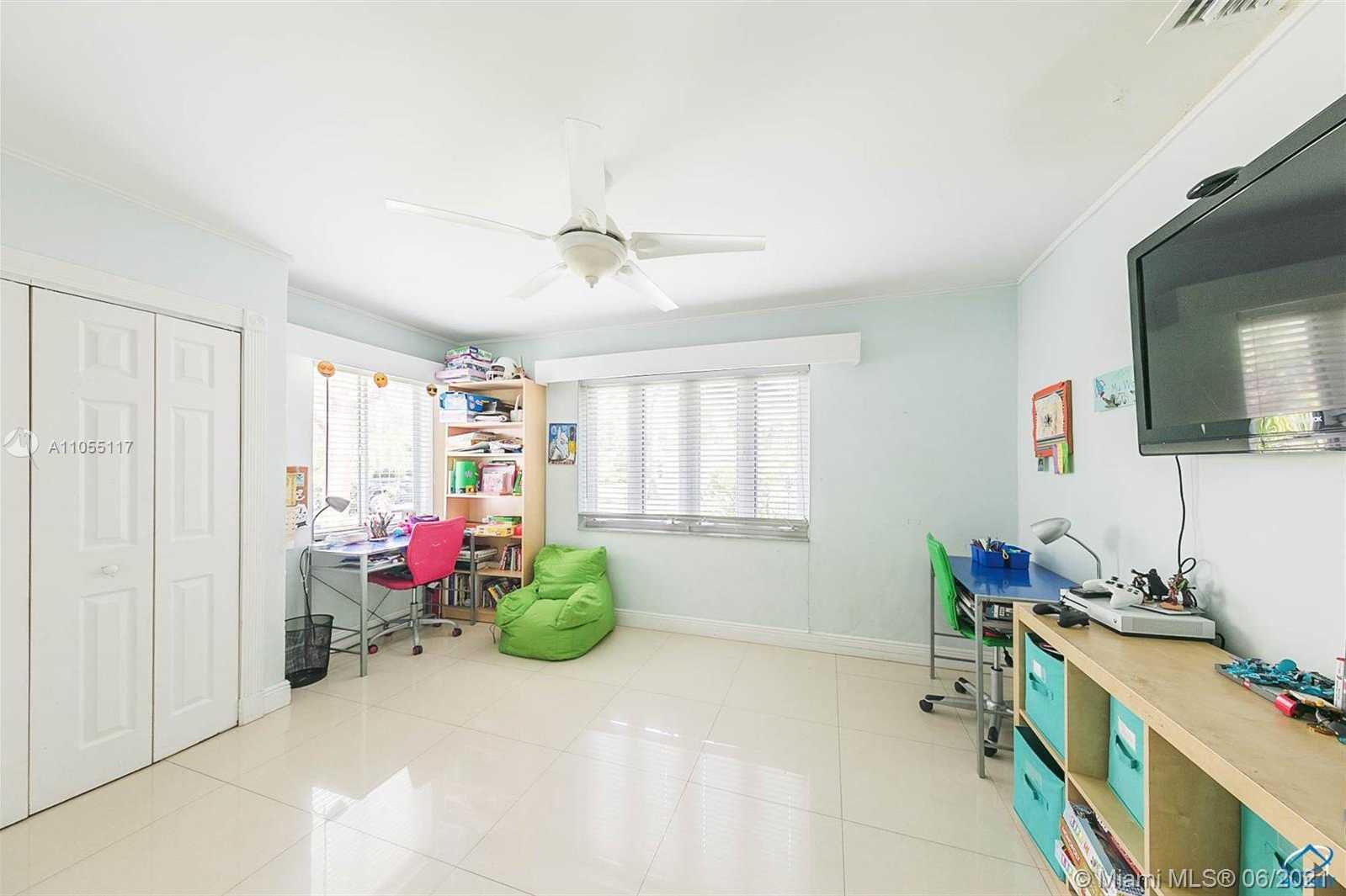 Small Image of 5940 SOUTH WEST 79 ST, South Miami Number 17