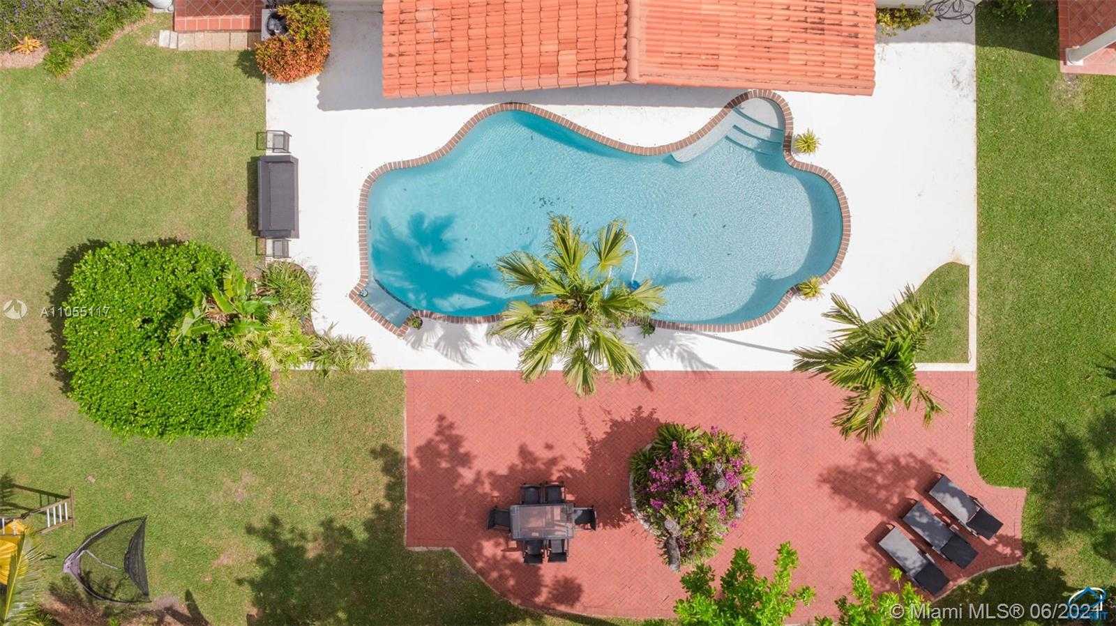 Small Image of 5940 SOUTH WEST 79 ST, South Miami Number 3