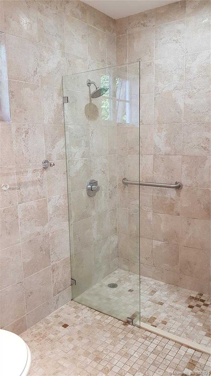 Small Image of 238 E San Marino Dr, Miami Beach, FL 33139, USA Number 16