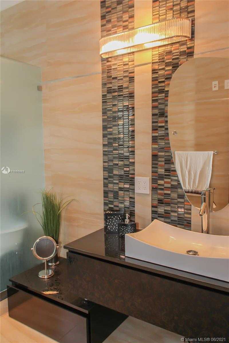 Small Image of 10933 NORTH WEST 59TH ST, Doral Number 17
